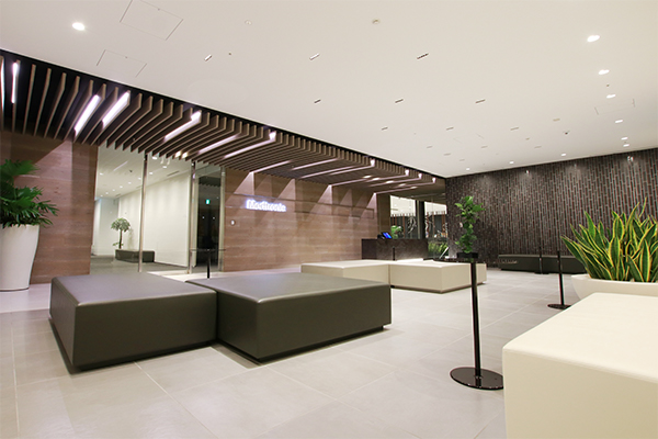 日本メドトロニック株式会社、本社・カフェスペースの画像